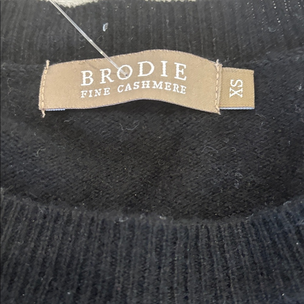 Brodie Cashmere Lips Graphic Black Cashmere Sweater XS - Picture 3 of 7